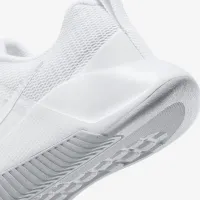 Nike MC Trainer 3 жіноча для тренування Кросівки колір білий