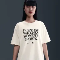 Everyone Watches женская Sports™ Nike by TOGETHXR футболка цвет белый