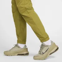 Nike Tech чоловічі Woven Taper Leg Pants колір зелений