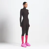 NikeSKIMS Weightless Layers женская С высокой Талией V-Panel лосины цвет коричневый