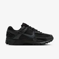 Nike Zoom Vomero 5 SE мужские Кроссовки with Reflective Accents цвет черный