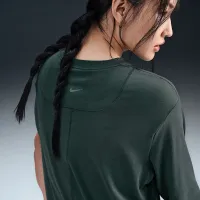 Nike One Relaxed женская Dri-FIT Long-Sleeve Top цвет зеленый