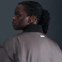 Nike Sportswear женская Therma-FIT Reversible Bomber Куртка (большие размеры) цвет черный