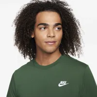 Nike Sportswear Club чоловічі футболка колір зелений