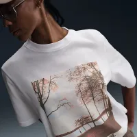 Nike Sportswear женская Short-Sleeve Graphic футболка цвет белый