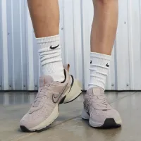 Nike V2K Run жіноча Кросівки колір фіолетовий
