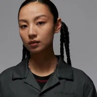 Nike Air Jordan женская Long-Sleeve Woven Top цвет серый