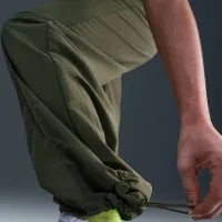 Nike Sportswear Everything Wovens женская Mid-Rise Open-Hem Pants цвет зеленый