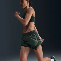 Nike Tempo женская Dri-FIT Mid-Rise Brief-Lined Running шорты цвет зеленый