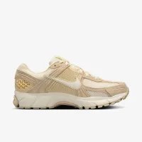 Nike Zoom Vomero 5 жіноча Shoe колір коричневий
