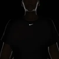 Nike Dri-FIT One Luxe женская Twist Cropped Short-Sleeve Top (большие размеры) цвет черный