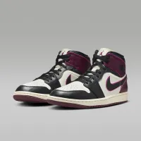 Nike Air Jordan 1 Mid SE жіноча Кросівки колір білий