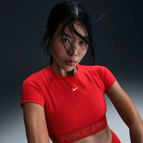 Nike Pro жіноча Dri-FIT Short-Sleeve Cropped Graphic Top колір червоний
