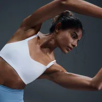 Nike Zenvy Strappy жіноча Light-Support Padded Sports Bra колір білий
