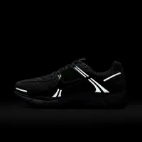 Nike Zoom Vomero 5 женская Кроссовки with Reflective Accents цвет белый