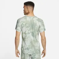 Nike Dri-FIT мужские Allover Print Short-Sleeve Yoga Top цвет серый