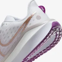 Nike Vomero 17 жіноча Road Running Кросівки (Extra Wide) колір фіолетовий