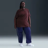 Nike Sportswear Essential жіноча футболка (великі розміри) колір червоний