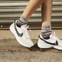 Nike Waffle Debut женская Кроссовки цвет коричневый