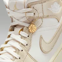 Nike Air Jordan 1 Mid SE женская Кроссовки цвет белый
