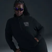 Nike Sportswear Club Fleece женская Mock-Neck 1/2-Zip Graphic Top (большие размеры) цвет черный