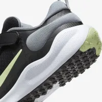 Nike Revolution 7 Little детские Кроссовки цвет черный