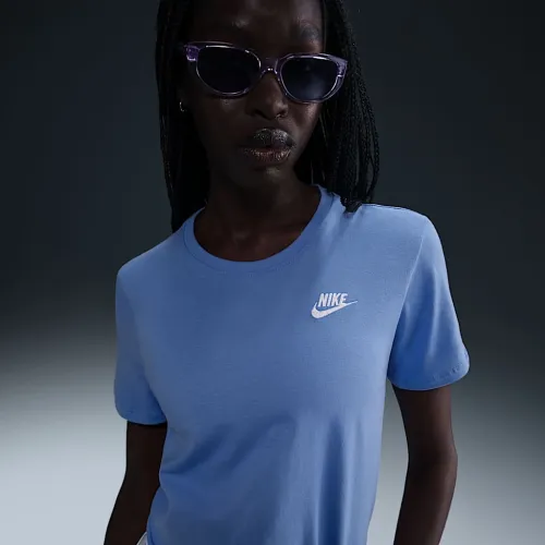 Nike Sportswear Club Essentials жіноча футболка блакитний