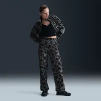 Nike Sportswear Windrunner женская UV Protection Mid-Rise Woven Printed Pants цвет черный