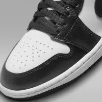 Nike Air Jordan 1 Mid жіноча Кросівки колір білий