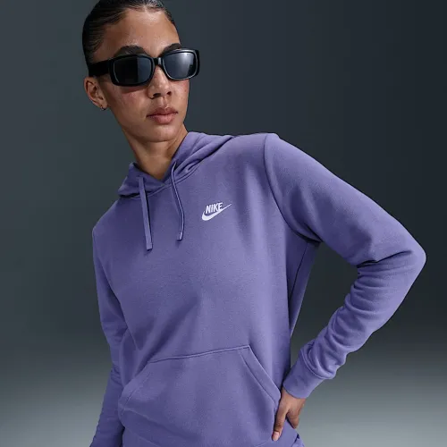 Nike Sportswear Club Fleece жіноча Pullover Толстовка з капюшоном колір фіолетовий