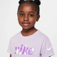 Nike Essentials Little дитячі Graphic футболка колір фіолетовий