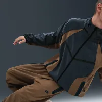 Nike Tech чоловічі Woven оверсайз Pants колір коричневий