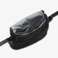 Nike Big детские Faux Fur Crossbody сумка (1L) цвет черный