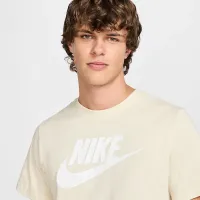 Nike Sportswear чоловічі футболка колір коричневий
