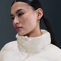 Nike Sportswear жіноча Therma-FIT Puffer колір коричневий