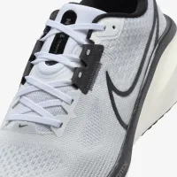 Nike Vomero 17 чоловічі Road Running Кросівки (Extra Wide) колір білий