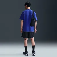 Nike Sportswear Premium Essentials чоловічі футболка колір фіолетовий