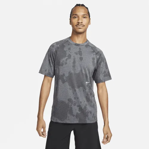Nike Dri-FIT ADV A.P.S. чоловічі Engineered Short-Sleeve Fitness Top колір сірий