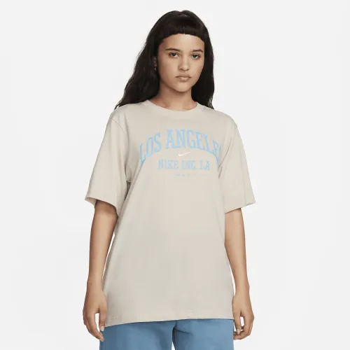 Nike Sportswear Essentials жіноча Graphic футболка колір коричневий