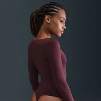 Nike Form жіноча Long-Sleeve Bodysuit колір червоний