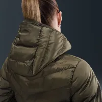 Nike Sportswear Windpuffer женская Therma-FIT Hooded Puffer цвет зеленый