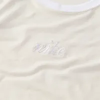 Nike Sportswear Chill Knit жіноча Slim Cropped Tee колір коричневий