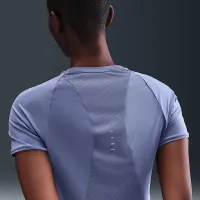 Nike Swift жіноча Dri-FIT Short-Sleeve Running Top блакитний