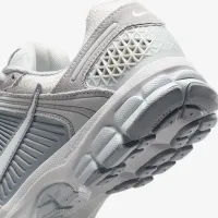 Nike Zoom Vomero 5 женская Shoe цвет серый