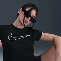 Nike Sportswear женская Short-Sleeve Graphic футболка цвет черный