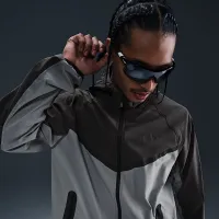 Nike Tech мужские Woven Куртка цвет серый