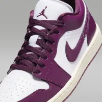 Nike Air Jordan 1 Low жіноча Кросівки колір білий