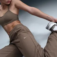 Nike Sportswear Everything Wovens жіноча Mid-Rise Open-Hem Pants колір коричневий