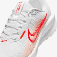 Nike Downshifter 13 жіноча Road Running Кросівки (Extra Wide) колір білий