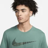 Nike Dri-FIT чоловічі Fitness футболка колір зелений